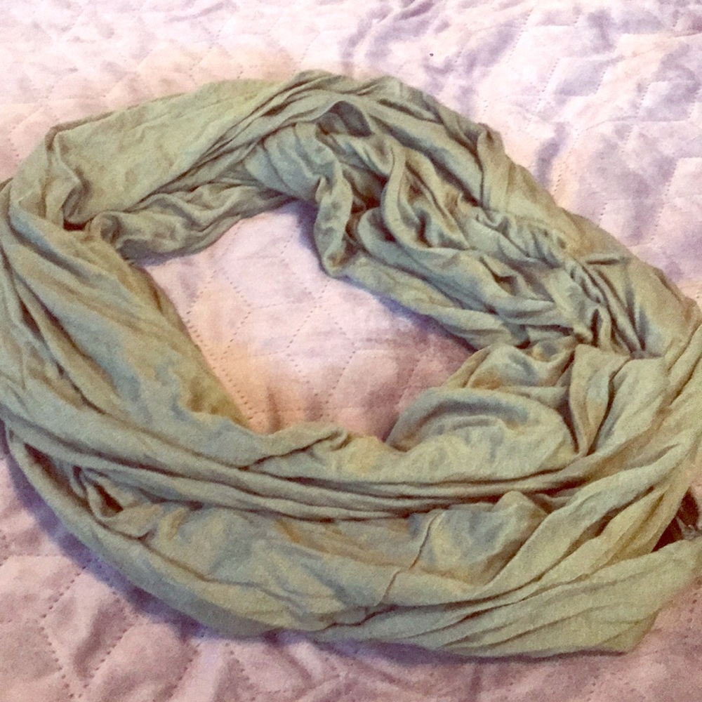 Infinity scarf green